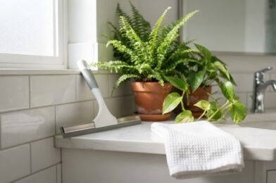 How to Keep Your Bathroom Clean With a 10-Minute Routine